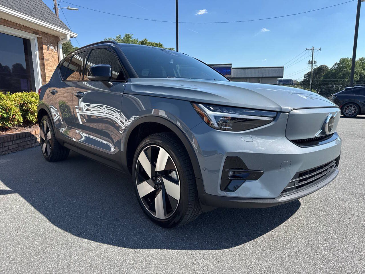 Used 2023 Volvo XC40 Recharge Ultimate w/ Protection Package Premier AWD/4WD image 5