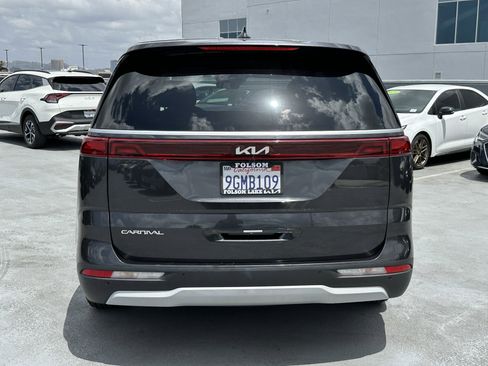 Used 2024 Kia Carnival LX FWD image 6