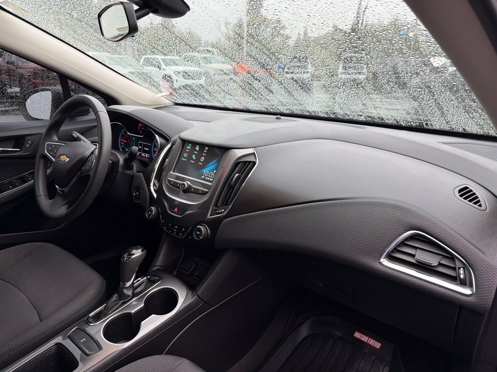 Used 2018 Chevrolet Cruze LT w/ Convenience Package FWD image 27