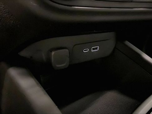 Used 2024 Chevrolet Trax RS FWD image 16