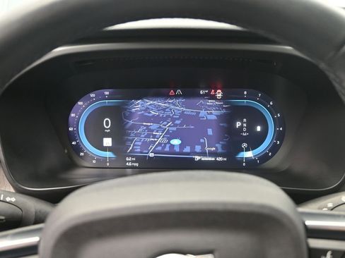 Used 2023 Volvo XC40 B4 Plus image 21