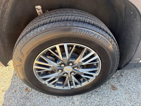 Used 2024 Chevrolet Traverse LT FWD image 19