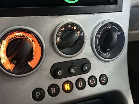 Used 2005 Chevrolet Equinox LS w/ Preferred Equipment Group AWD/4WD image 25