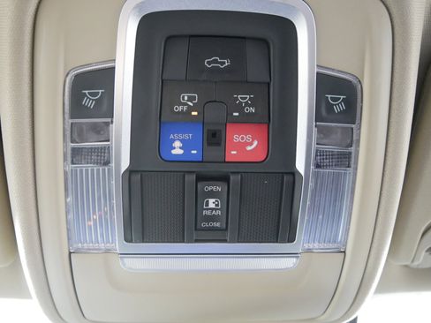 Used 2021 RAM 1500 Laramie image 32