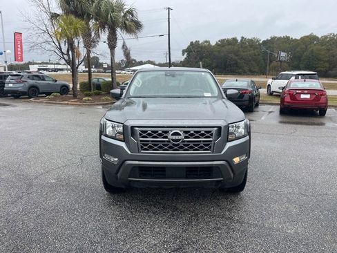Used 2022 Nissan Frontier SV image 2