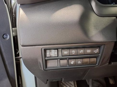 Used 2026 Toyota Tundra Limited AWD/4WD image 18
