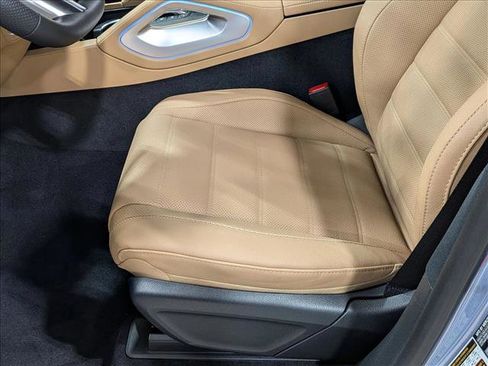 New 2026 Mercedes-Benz GLS 580 4MATIC image 4