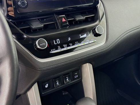 Used 2025 Toyota Corolla Cross LE AWD/4WD image 18