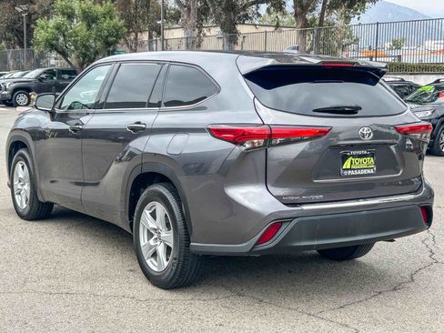 Used 2021 Toyota Highlander L FWD image 8