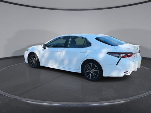 Used 2024 Toyota Camry SE FWD image 6