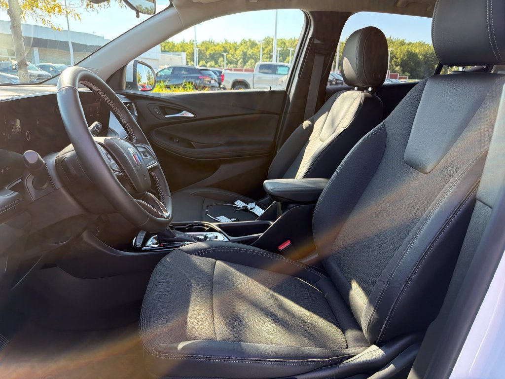 Certified 2024 Buick Encore GX Preferred FWD image 11
