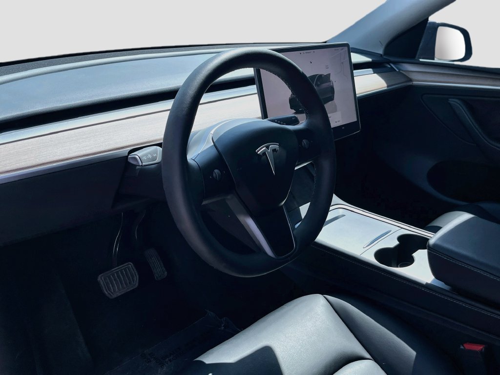 Used 2024 Tesla Model Y Long Range AWD/4WD image 9