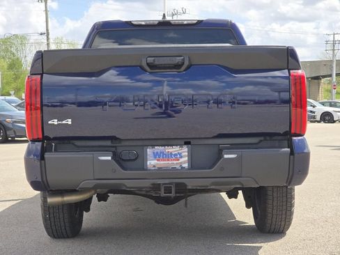 Used 2022 Toyota Tundra SR5 w/ SR5 Convenience Package AWD/4WD image 16