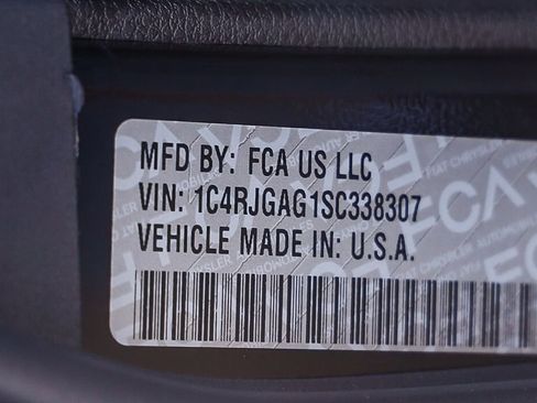 New 2025 Jeep Grand Cherokee Altitude image 28