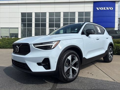 Certified 2026 Volvo XC40 B5 Plus AWD/4WD image 41