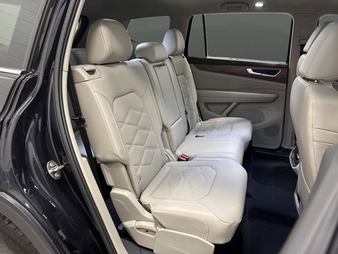 Used 2024 Volkswagen Atlas SE w/ Panoramic Sunroof Package image 31