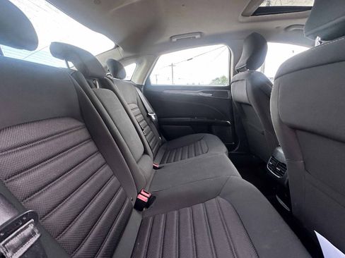 Used 2019 Ford Fusion SE image 25