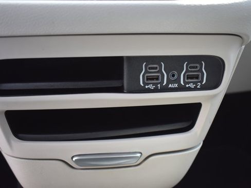 Used 2024 Chrysler Pacifica Touring-L FWD image 28