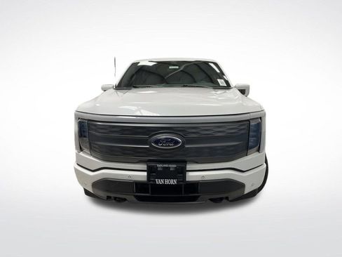 Used 2022 Ford F150 Lightning Lariat image 11