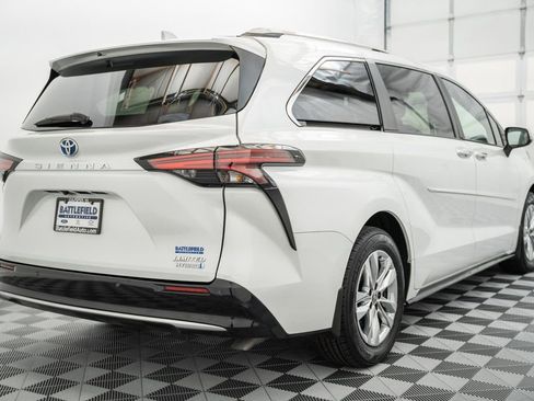 Certified 2024 Toyota Sienna Limited FWD image 7