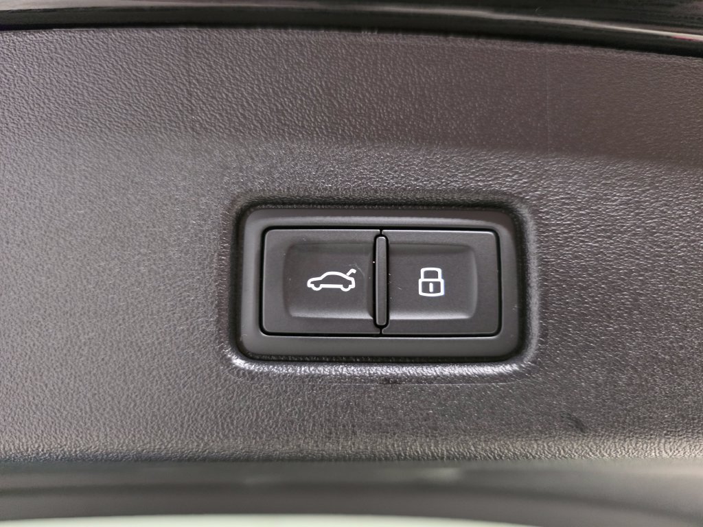 Used 2024 Audi Q4 e-tron Prestige w/ Black Optic Package AWD/4WD image 11