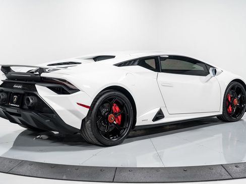 Used 2024 Lamborghini Huracan Tecnica RWD image 3