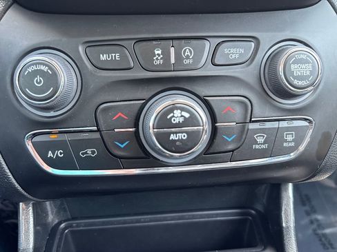 Used 2022 Jeep Cherokee Latitude Lux AWD/4WD image 31