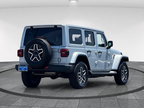 Used 2024 Jeep Wrangler Unlimited Sahara AWD/4WD image 5
