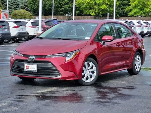 Used 2025 Toyota Corolla LE FWD image 2