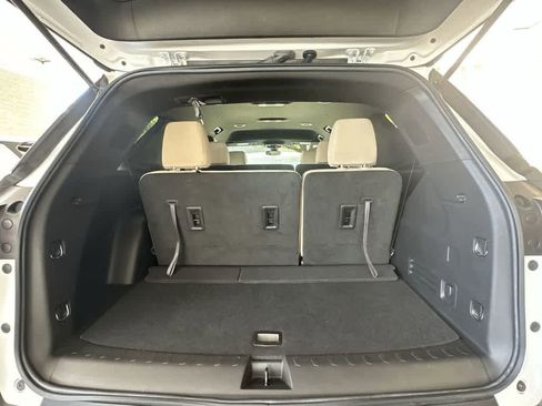 Used 2023 Chevrolet Traverse LS FWD image 25