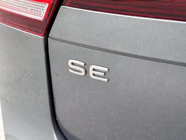 Certified 2023 Volkswagen Tiguan SE R-Line AWD/4WD image 18
