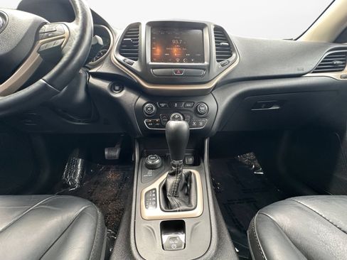 Used 2017 Jeep Cherokee Limited AWD/4WD image 11
