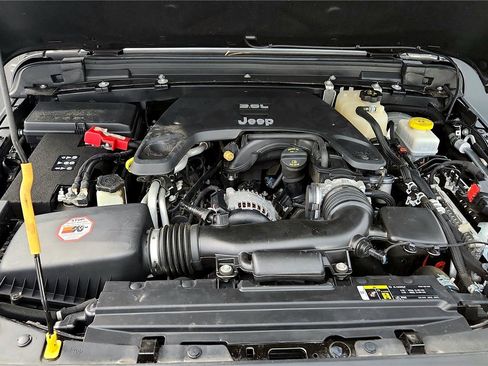 Used 2019 Jeep Wrangler Unlimited Sahara w/ Dual Top Group image 13