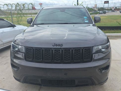 Used 2018 Jeep Grand Cherokee Altitude RWD image 4