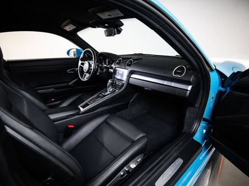 Certified 2020 Porsche 718 Cayman RWD image 25