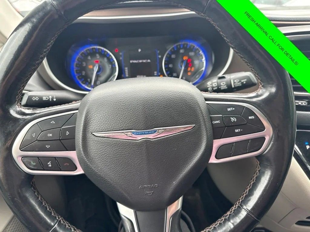 Used 2019 Chrysler Pacifica Touring-L FWD image 18