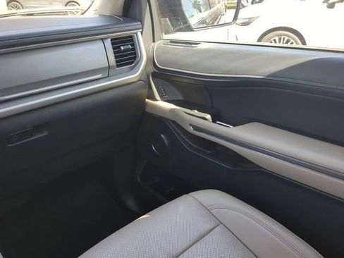Used 2024 Ford Expedition Max XLT image 21