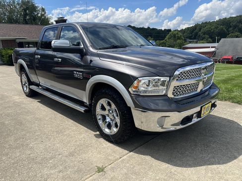 Used 2015 RAM 1500 Laramie AWD/4WD image 2