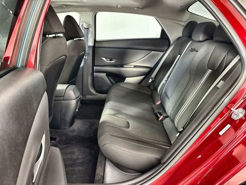 Certified 2025 Hyundai Elantra SEL FWD image 25