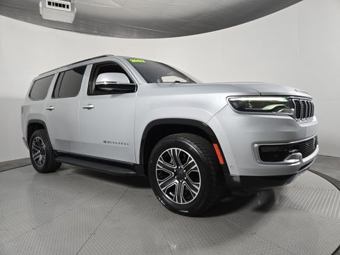 Used 2022 Jeep Wagoneer Series III image 2