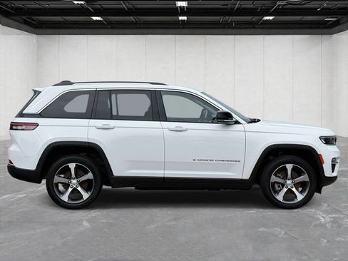 Used 2023 Jeep Grand Cherokee 4WD 4xe image 4