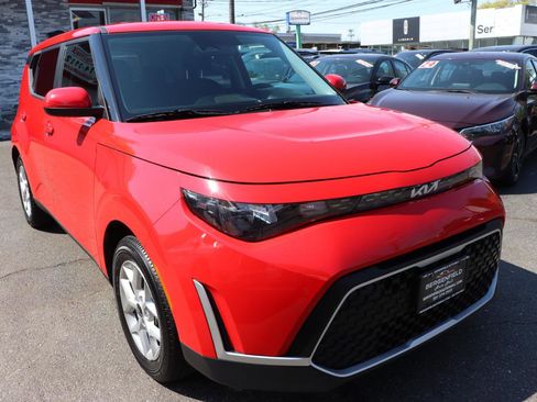 Used 2023 Kia Soul LX w/ LX Technology Package FWD image 7