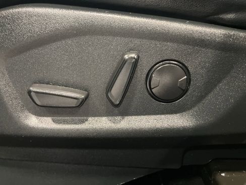 Used 2019 Ford Explorer XLT w/ Equipment Group 202A image 14