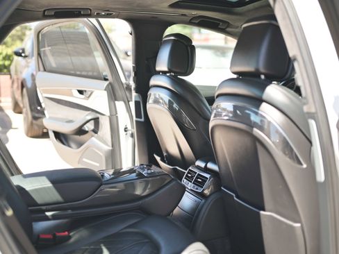 Used 2015 Audi S8 image 14