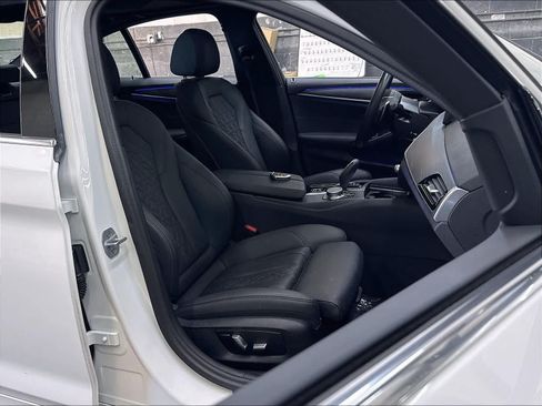 Used 2023 BMW 530i w/ Convenience Package RWD image 10