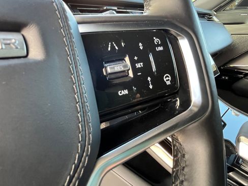 Used 2025 Land Rover Range Rover Sport SE image 17