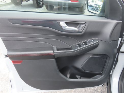 Used 2025 Ford Escape ST-Line FWD image 24