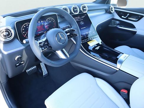 Used 2026 Mercedes-Benz GLC 300 4MATIC image 36