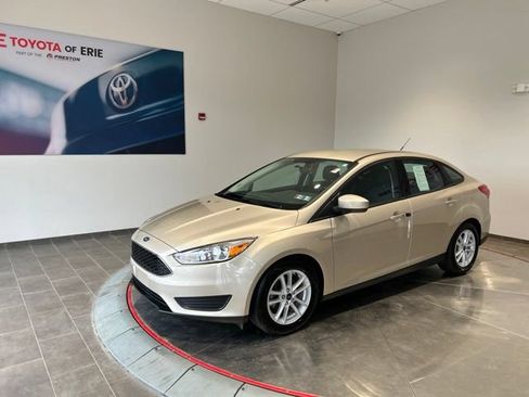 Used 2018 Ford Focus SE FWD image 3
