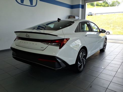 Certified 2025 Hyundai Elantra SEL FWD image 5